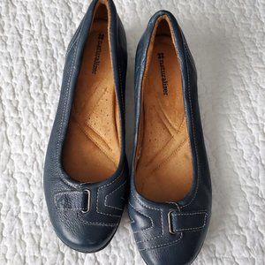 Naturalizer ladies flats